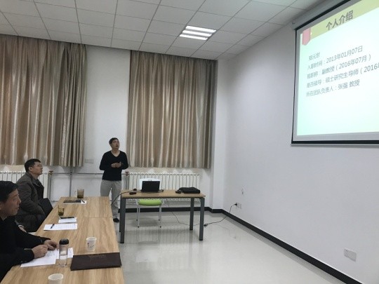 偷拍
组织新进教师进行首聘期满述职汇报