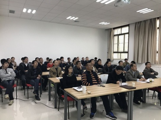 偷拍
组织新进教师进行首聘期满述职汇报